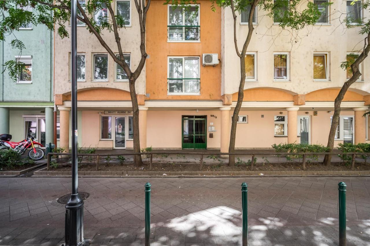 Beautiful Three Bedrooms Apartment With Free Parking Close To The Danube Coast Budapest Exterior photo