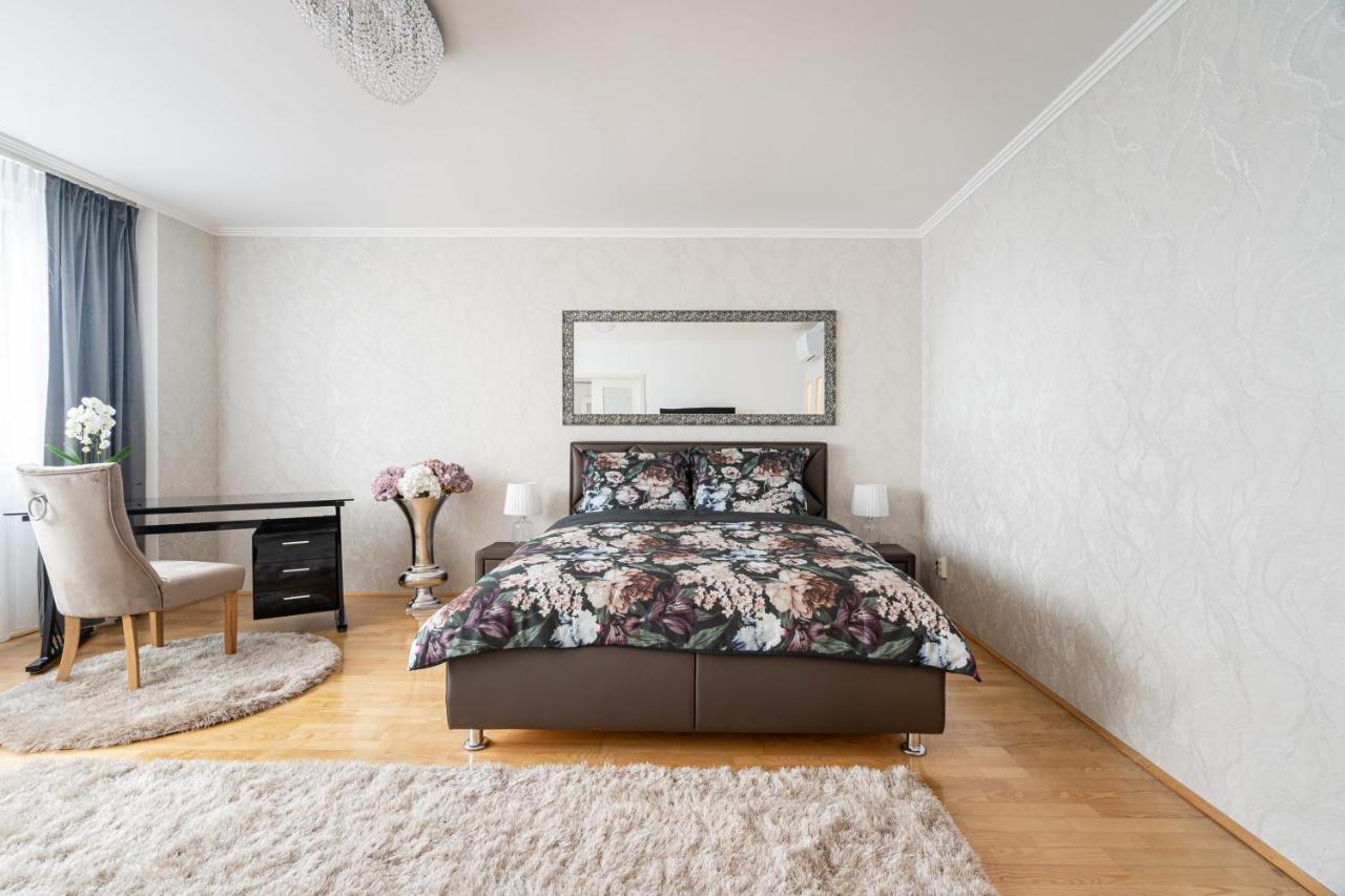 Beautiful Three Bedrooms Apartment With Free Parking Close To The Danube Coast Budapest Exterior photo