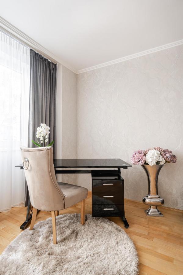 Beautiful Three Bedrooms Apartment With Free Parking Close To The Danube Coast Budapest Exterior photo