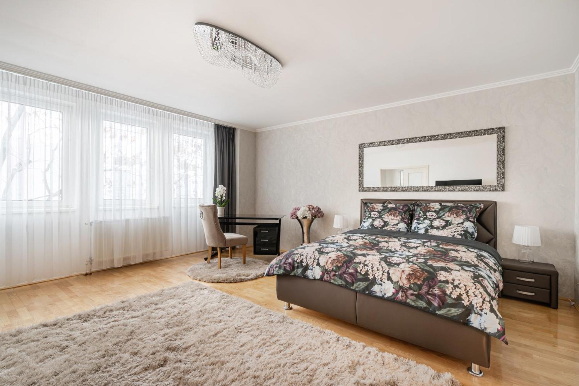 Beautiful Three Bedrooms Apartment With Free Parking Close To The Danube Coast Budapest Exterior photo